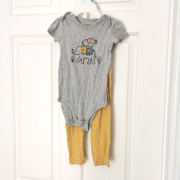 2/$15 Carter's toddler girls 2 piece set size 18 m - Picture 1 of 4